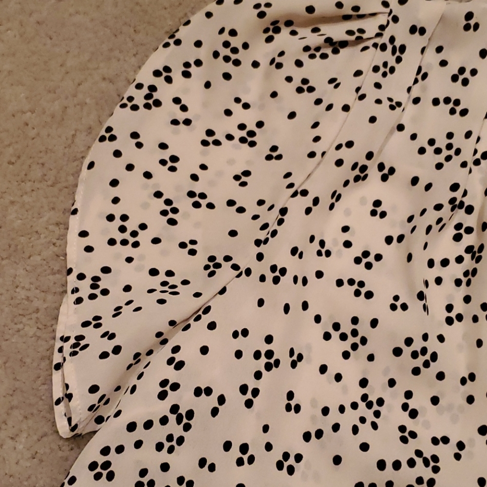Black and White Blouse! - Picture 3 of 4